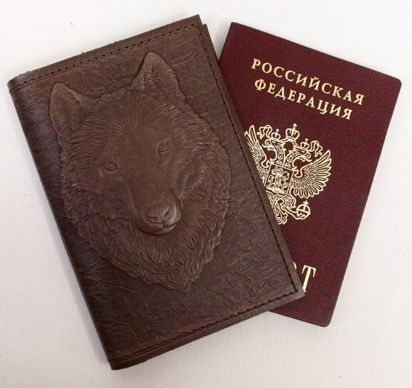 Купить оптом Обложка для паспорта "Хищник Волк" кожа (3D) цвет коричневый